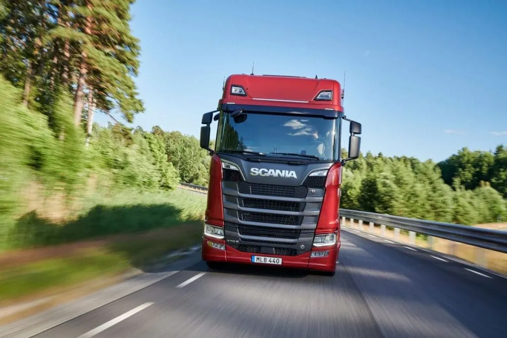 Um novo V8 de 770 cavalos de potência é o destaque de uma linha atualizada da Scania