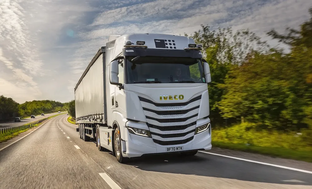 Veja o primeiro IVECO S-WAY registrado no Reino Unido