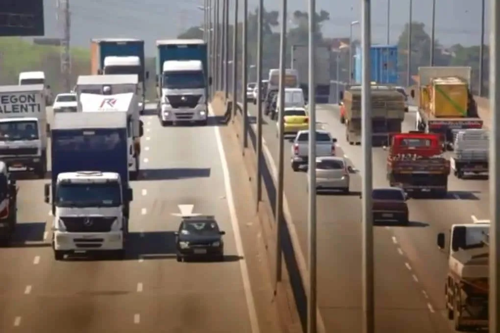 Indústria não responde por dívidas trabalhistas de transportadora, decide o TST
