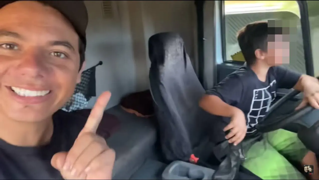 Cabelo Batateiro Grava Video Com Garoto De 11 Anos Cruzando Marcha