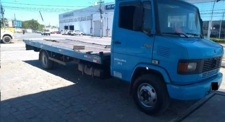 Caminhoneiro E Amarrado Em Arvore E Tem Caminhao Guincho Roubado