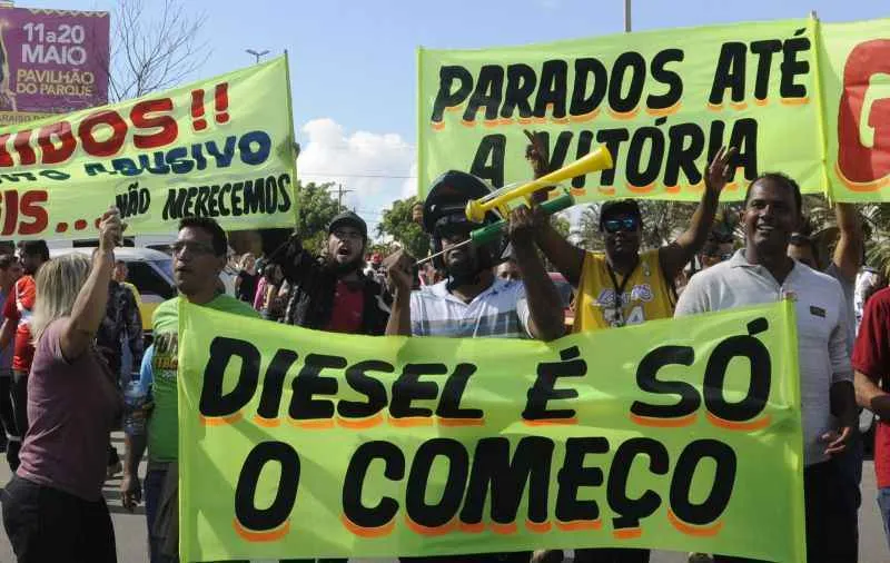 Paralisação dos caminhoneiros para a próxima segunda-feira (26) deixa a classe dividida