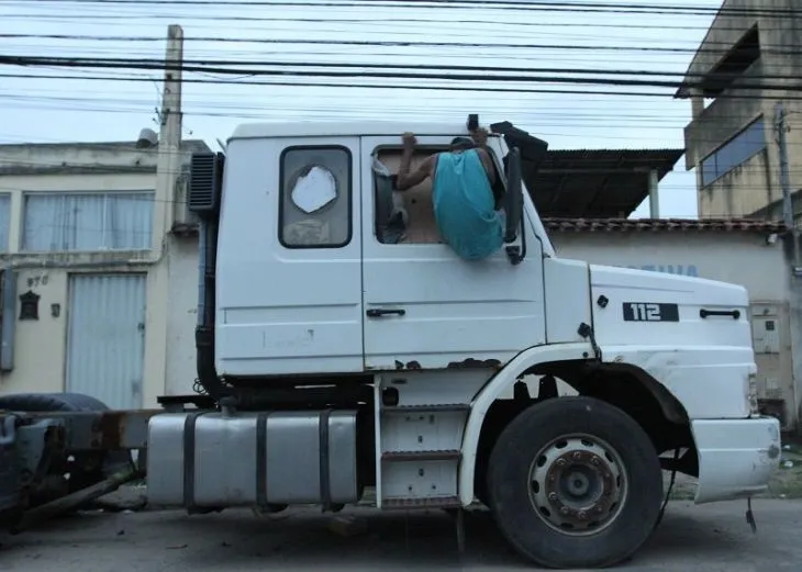 Morador de rua mora no caminhão