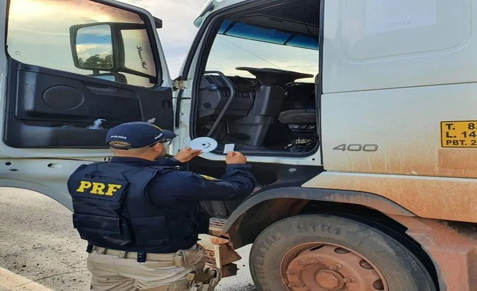 PRF Afirma Que Caminhoneiro Desrespeitando Lei Do Descanso Portava Rebite