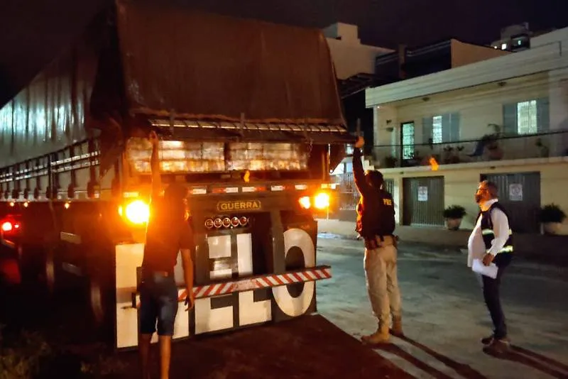 PRF Apreende Mais De 100 Mil Latas De Cerveja Com Nota Irregula