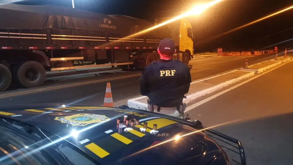 PRF Prende Caminhoneiro Com Excesso De Peso E Em Horario Proibido