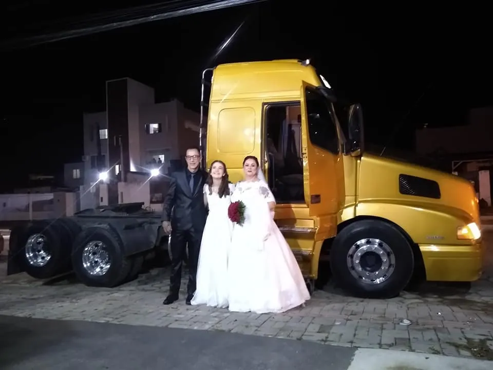 Video Caminhoneiro E Supreendido Por Esposa Em Casamento