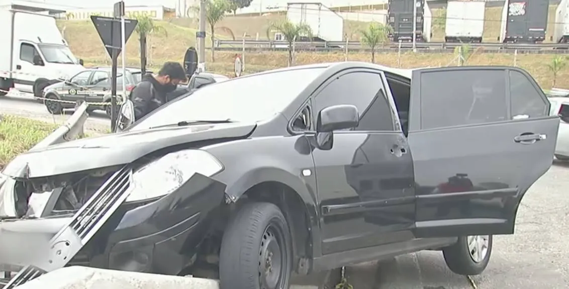 Caminhoneiro sofre terror ao ter o caminhão roubado e ser sequestrado por criminosos.
