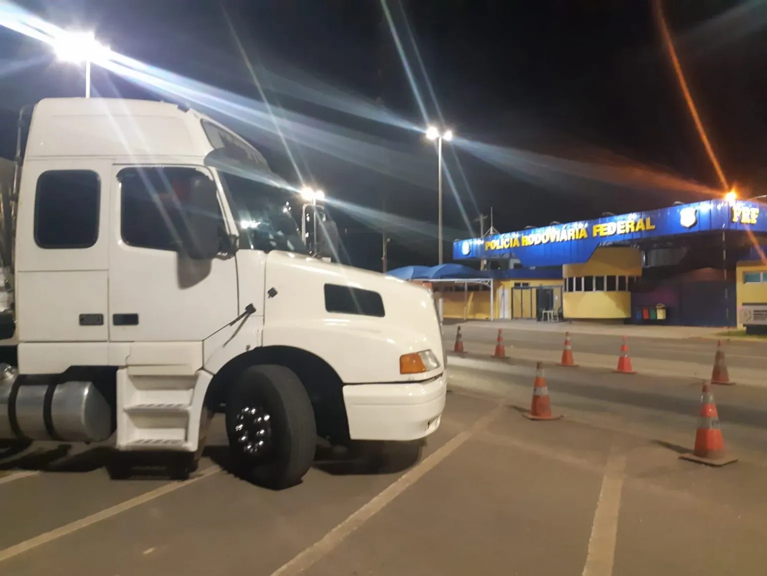 Caminhoneiro é flagrado embriagado na BR – 060 após denúncias