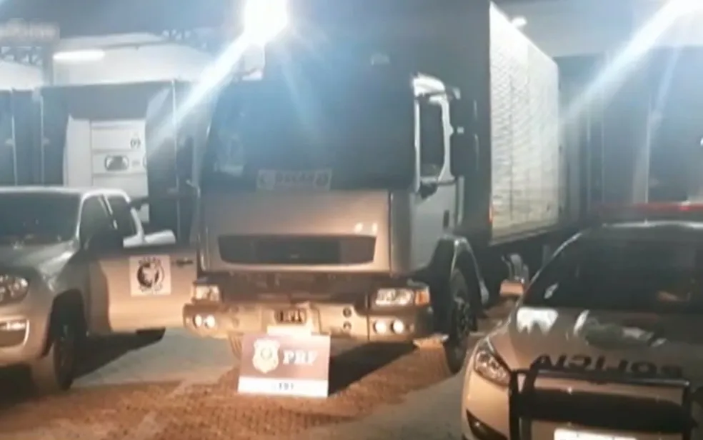 15 caminhoneiros foram presos por suspeita de desvio de cargas Milionárias
