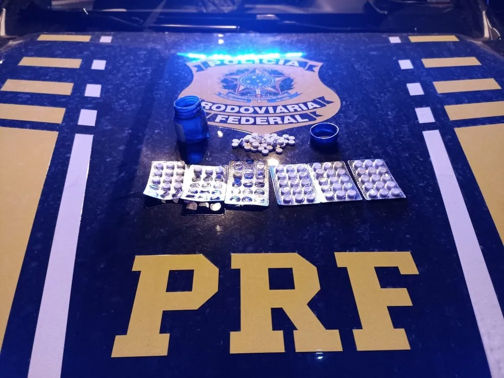 Caminhoneiros são flagrados pela PRF com 164 comprimidos de ‘rebites’