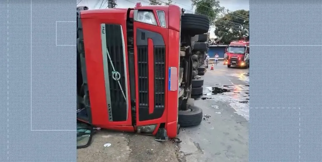 Caminhoneiro fugiu de acidente correndo ao tombar carga de granito