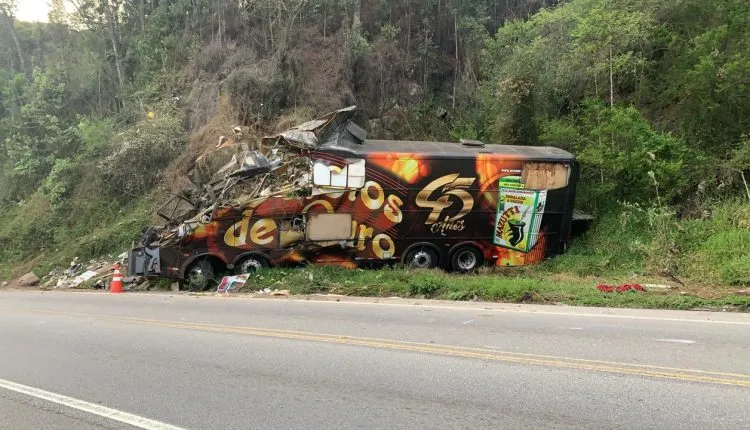 Cantor da banda Garotos de Ouro morre em acidente de ônibus
