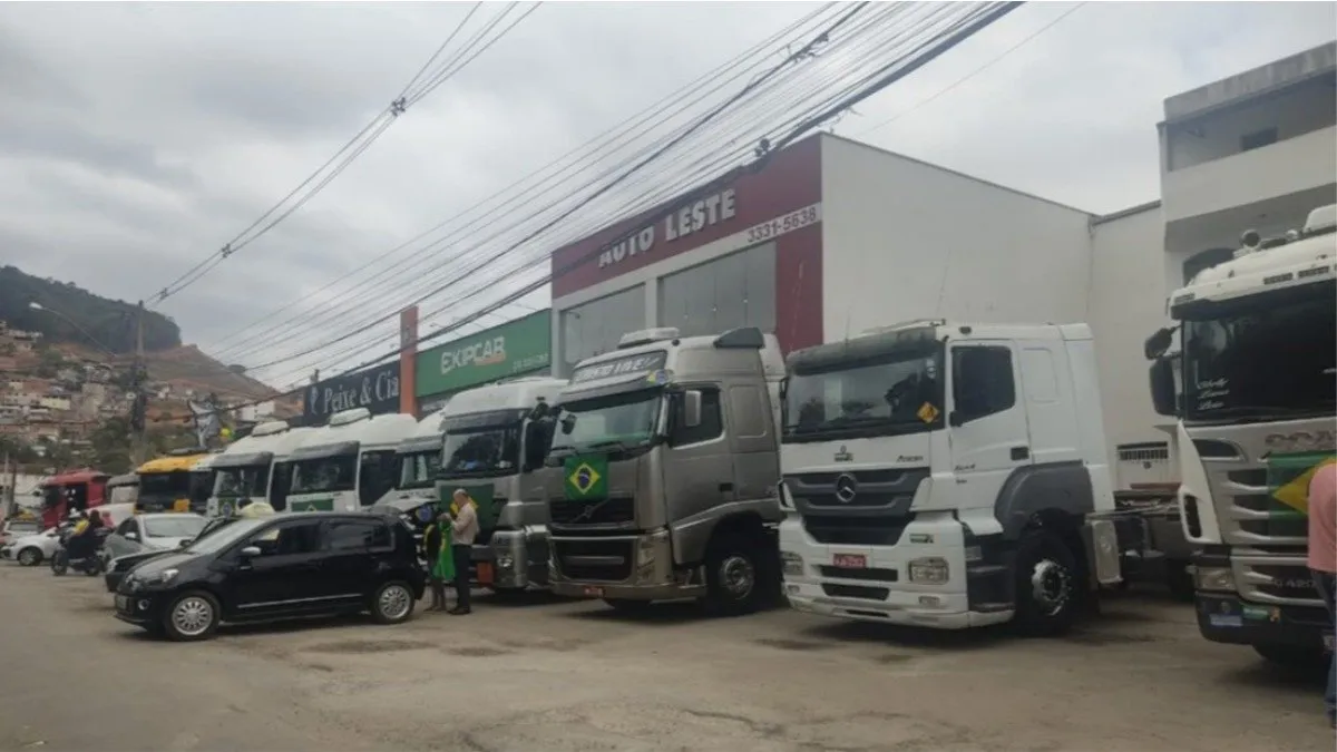 Caminhoneiros Se Unem Em Manifestacao Realizada Em Minas Gerais