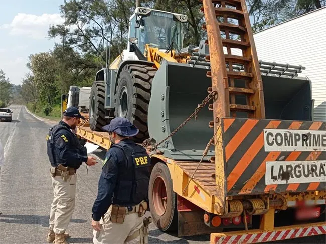 Polícia Rodoviária Federal flagra mais de 1,1 milhão de quilos de excesso de carga, com operações em Minas Gerais!