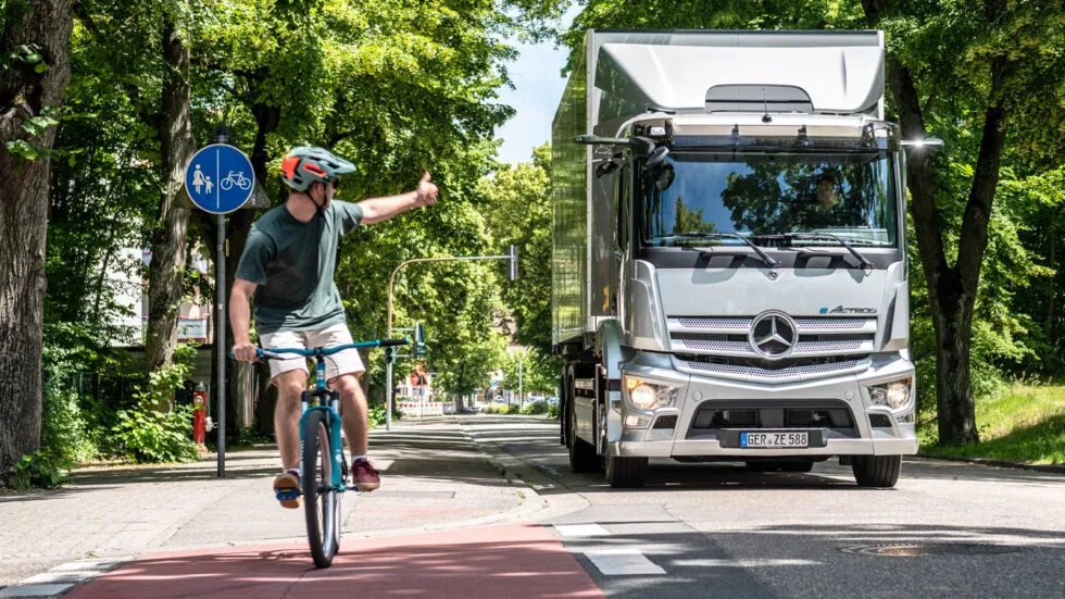 Mercedes-Benz começou a produção em série do caminhão elétrico e-Actros
