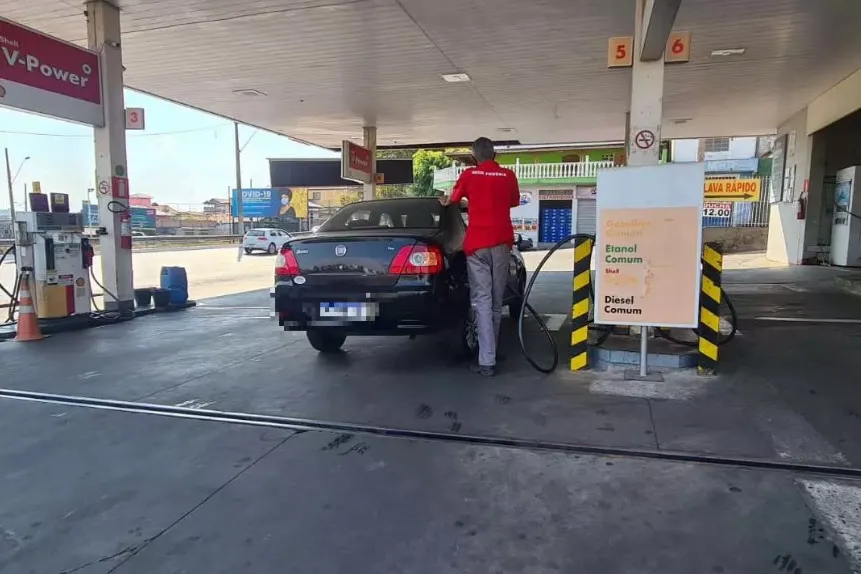 A gasolina pode ficar ainda mais cara por desastres naturais nos EUA