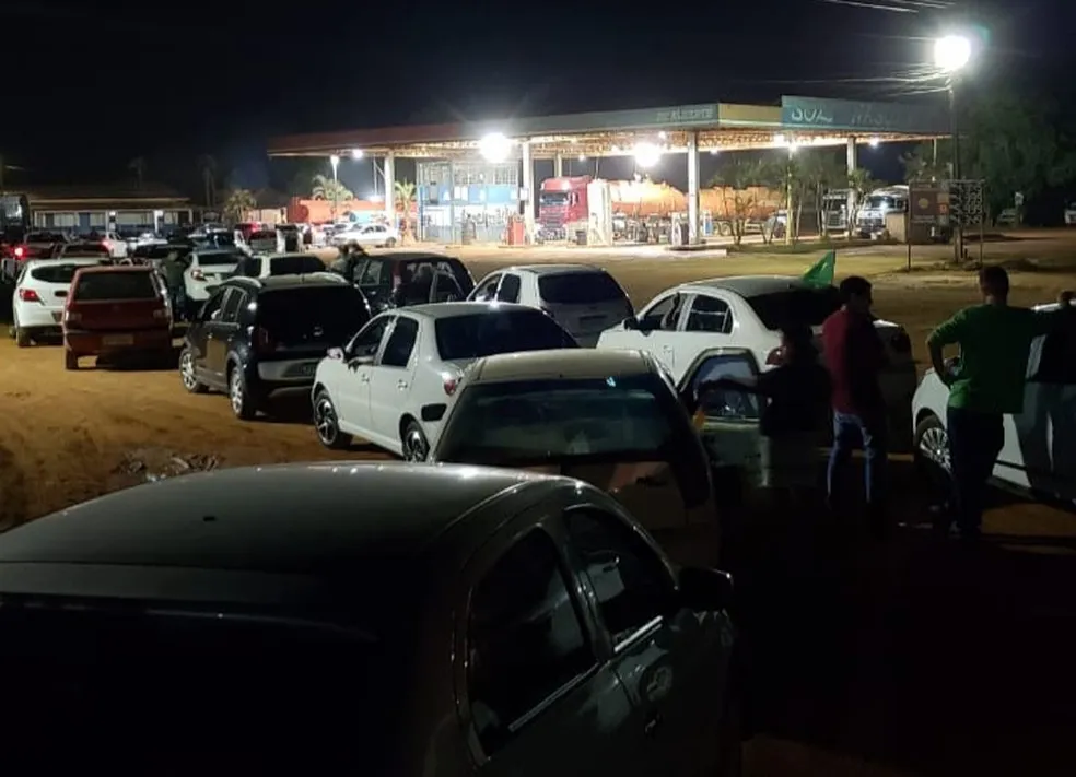 Fila Em Postos De Combustivel