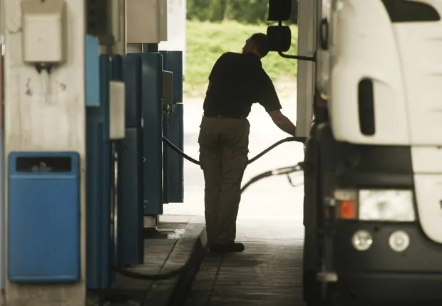 ANTT anuncia que vai reajustar a tabela do frete após alta do diesel