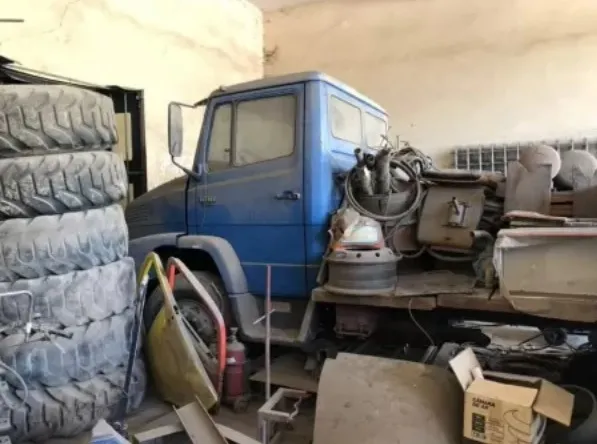Caminhão Mercedes-Benz fabricado em 1990 é encontrado zero km