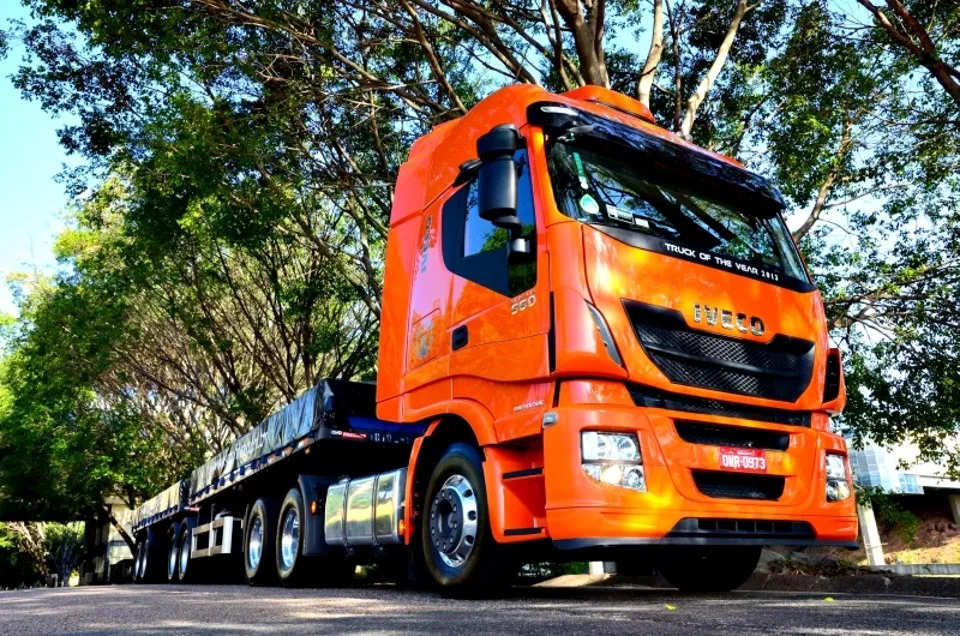 Caminhao Iveco 1