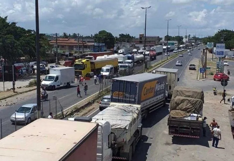 Caminhoneiros da baixada santista confirma movimento grevista 1º de novembro