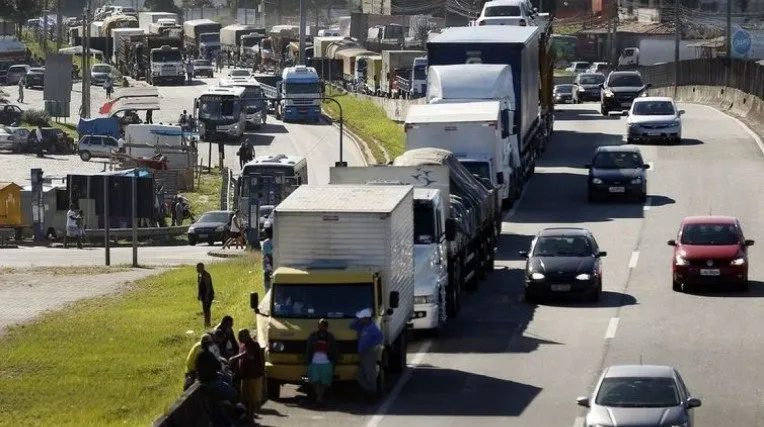 Governo tem ação favorável para proibir greve dos caminhoneiros em rodovias