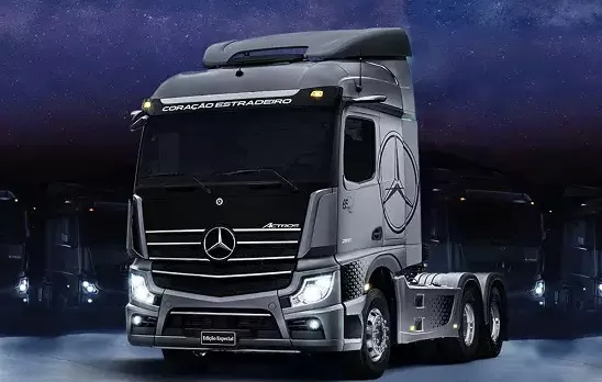 Mercedes-Benz lança edição especial no Brasil para comemorar 65 anos