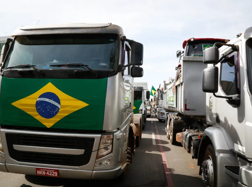 Ministro afirma que para categoria sobreviver tem que repassar o custo do diesel