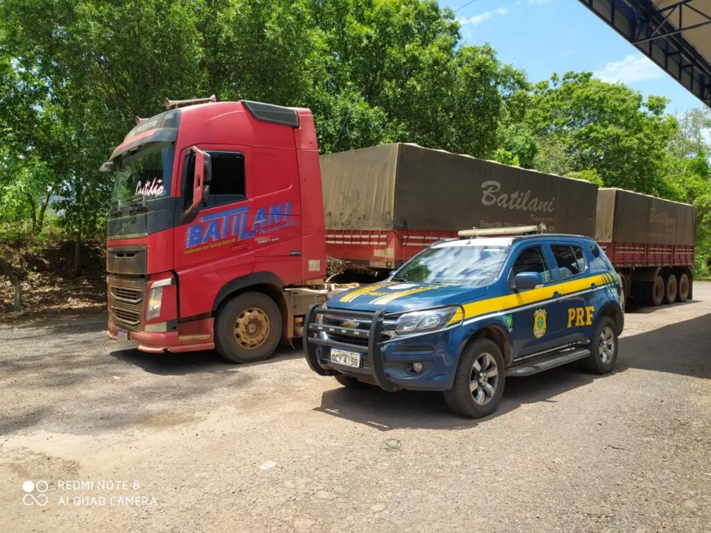 PRF flagra carreta adulterada utilizando placas de um HB20s