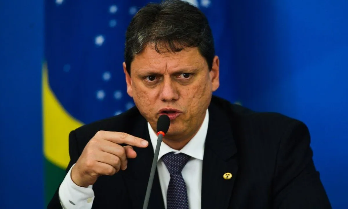 Tarcísio afirma desacreditar dos caminhoneiros, e que o movimento é de meia dúzia