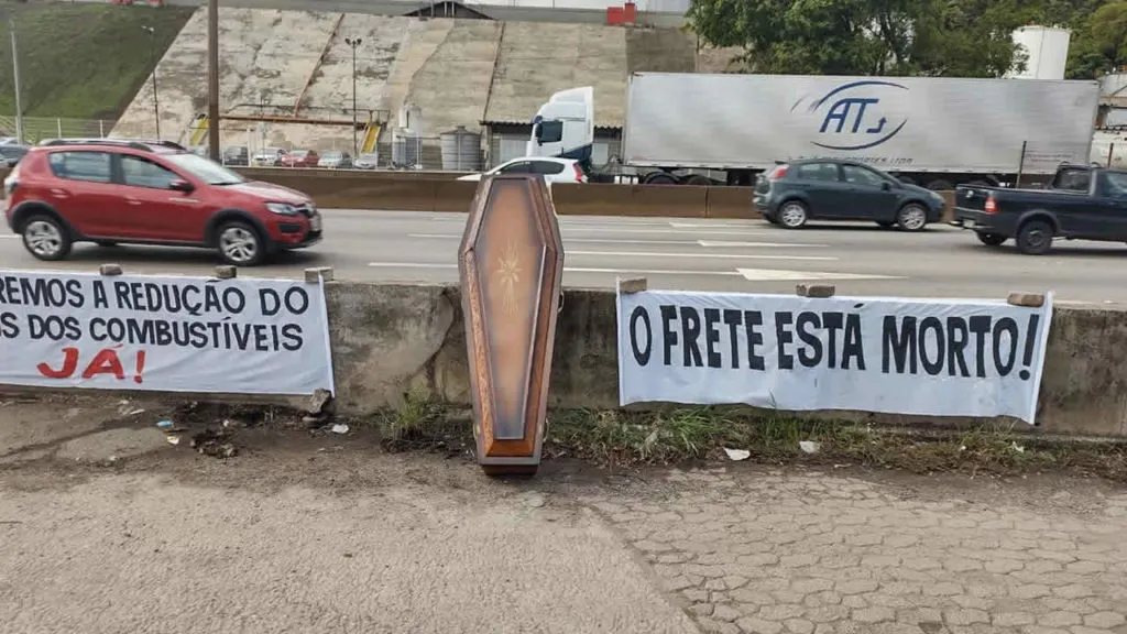 Em MG tanqueiros anunciam suspensão da greve