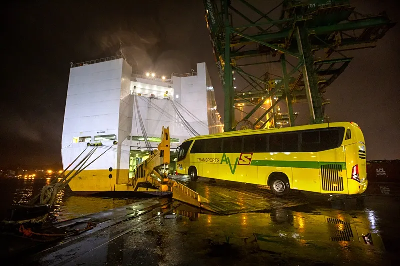 Fábrica brasileira da Volvo exporta ônibus para África