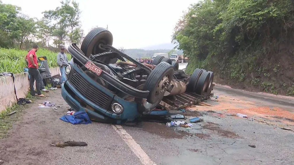 Motorista suspeito de roubar caminhão em Belo Horizonte perde a direção e morre no acidente