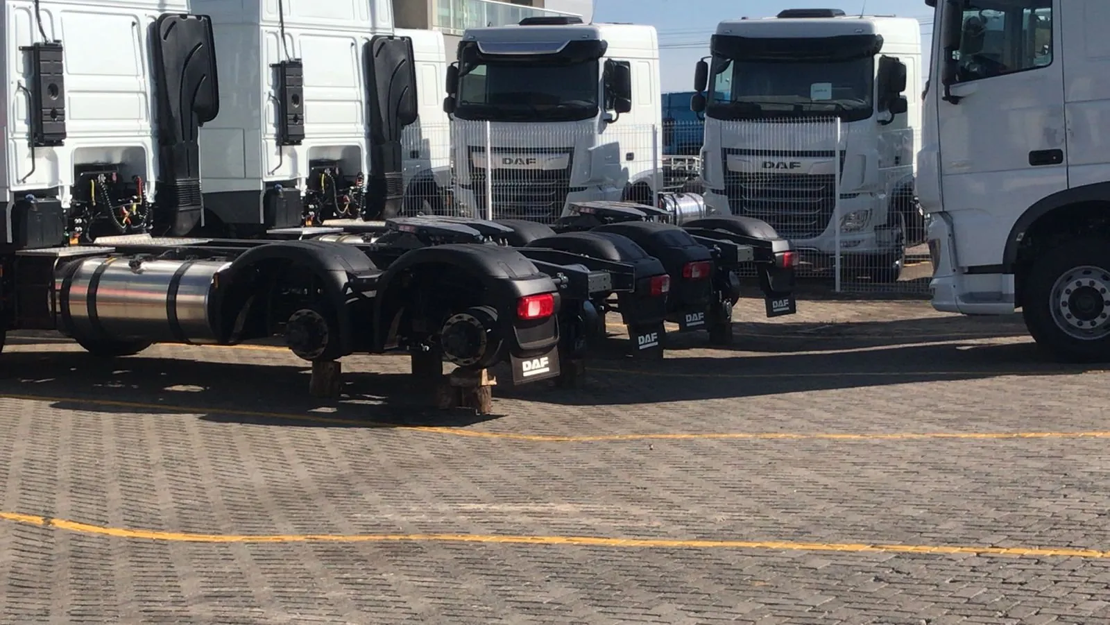 A concessionária DAF MacPonta é assaltada em Ponta Grossa e bandidos levam mais de 70 pneus e rodas