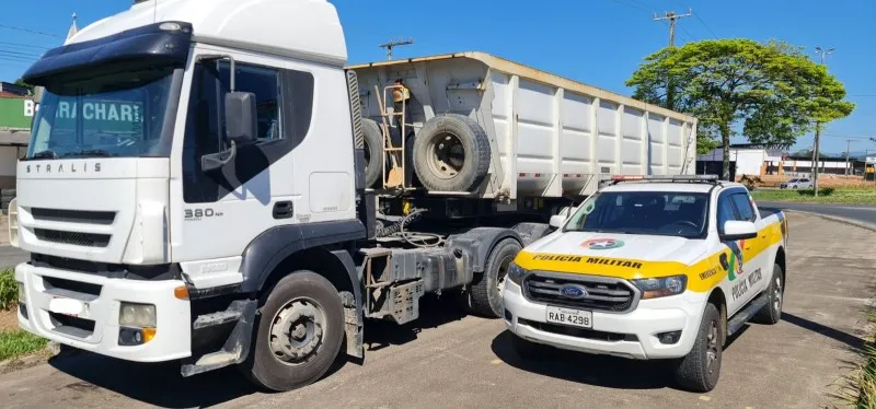 Dois caminhoneiros são flagrados com excesso de peso em Santa Catarina