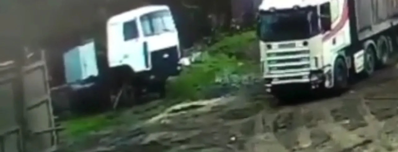 Homem tem cabeça esmagada entre caminhão ao tentar parar veículo com a mão