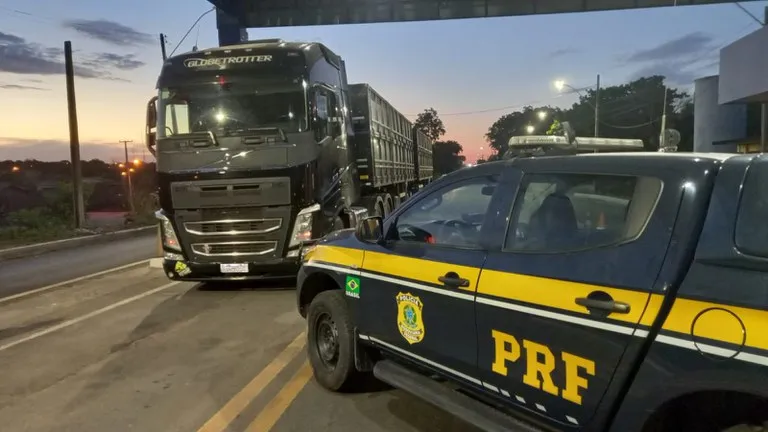 PRF flagra caminhão trafegando com excesso de 23 toneladas
