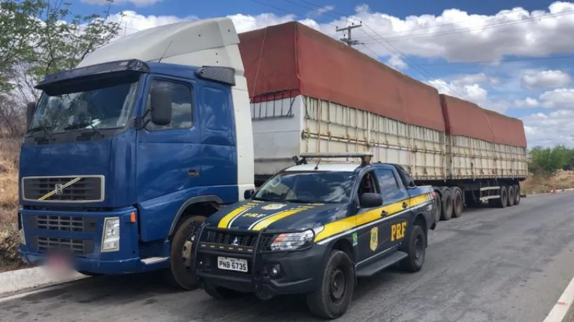 Em Canindé no Ceará a PRF flagra caminhão com a placa clonada e prende o motorista