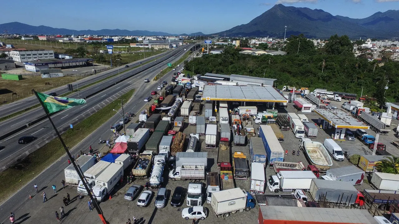 Presidente do CNTRC, pede apoio de taxistas, motoboys, motoristas de aplicativos e de toda a população, para a greve dos caminhoneiros de 01 de novembro