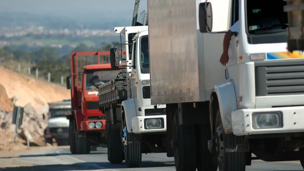 Caminhoneiros são treinados para evitar acidentes das mais diversas formas em rodovias