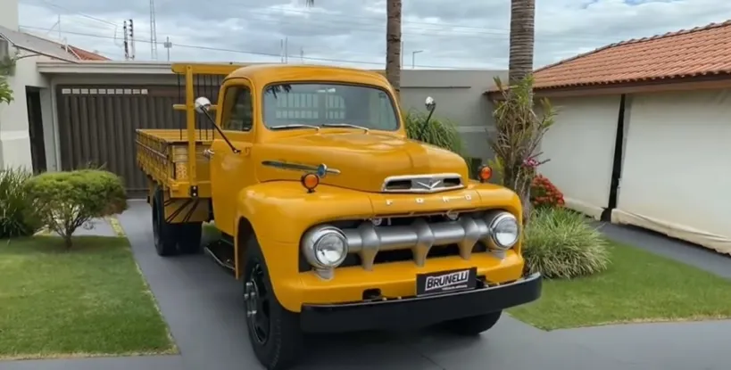 Ford F-6 super conservado é vendido por R$ 250 mil em loja de veículos antigos