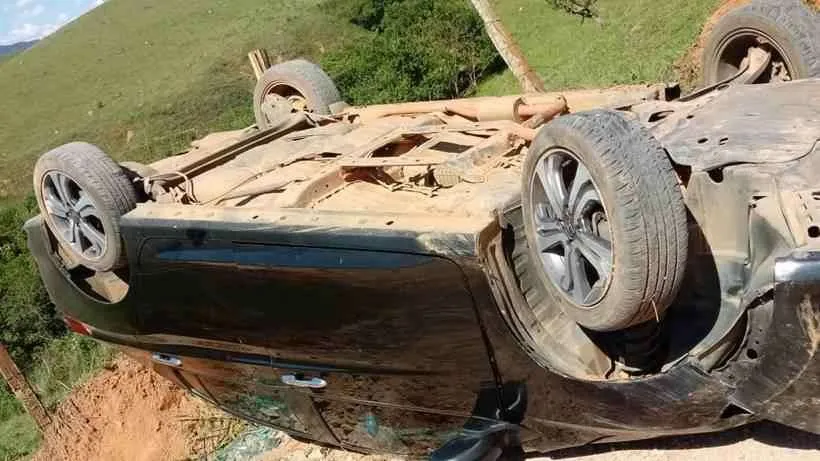Suspeita é de que prefeito que capotou caminhonete estaria embriagado