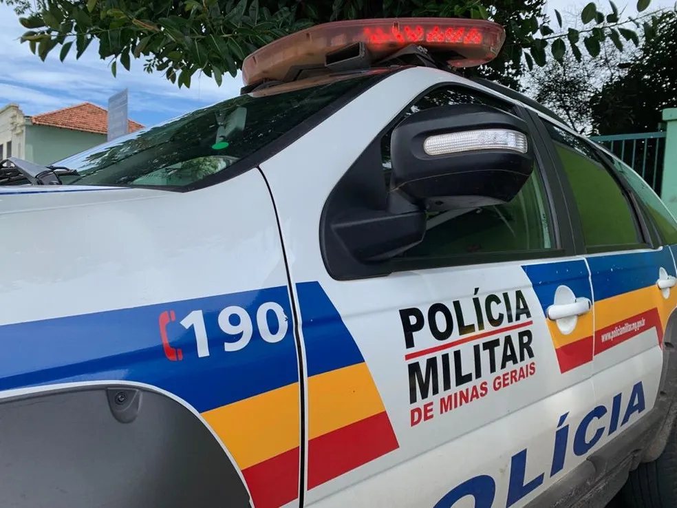 Motorista de caminhão que teve seu veículo furtado persegue os bandidos, aciona a polícia e três suspeitos são presos