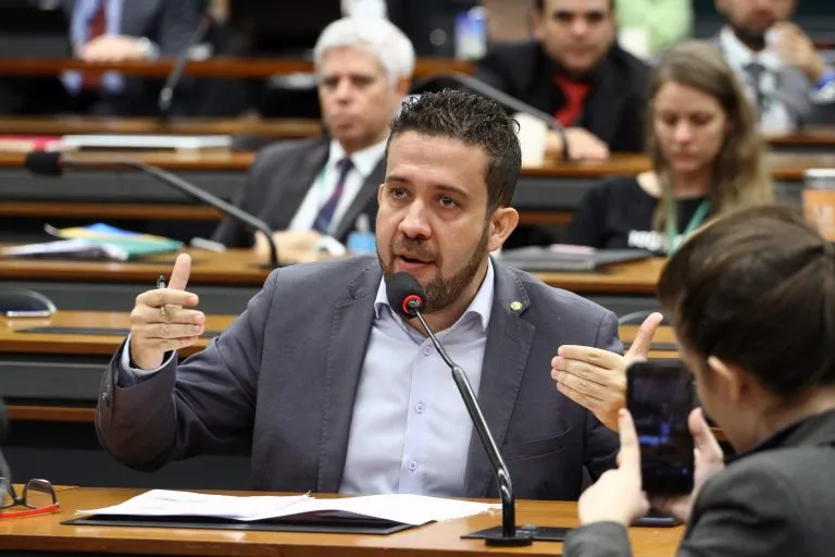 André Janones, que ganhou destaque na greve dos caminhoneiros em 2018, é investigado pelo tcu