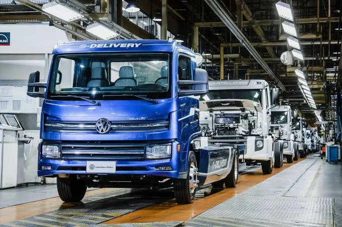Caminhão elétrico já é realidade na linha de montagem no Brasil