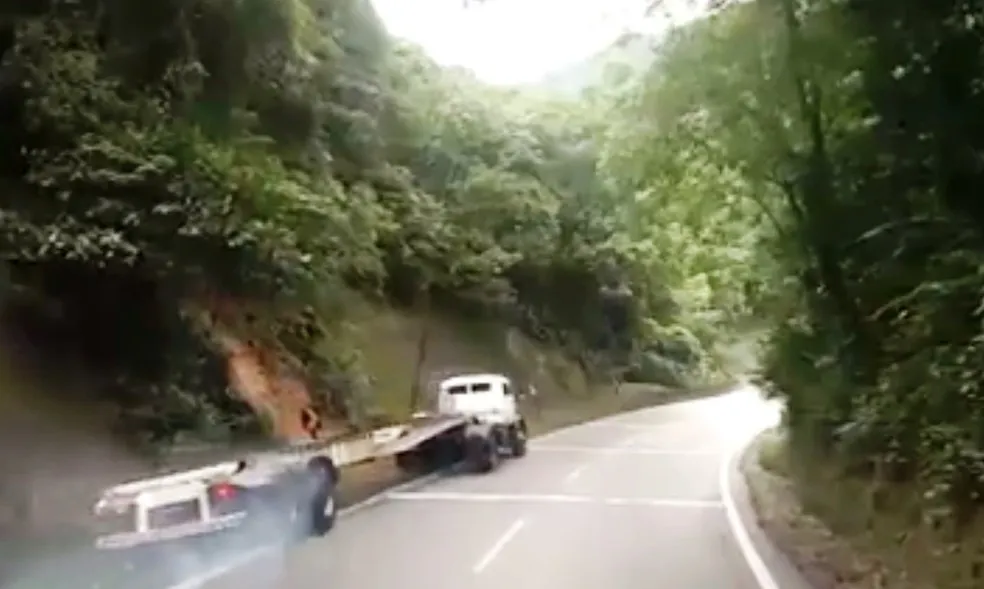 Como descer uma serra com caminhão sem freio motor