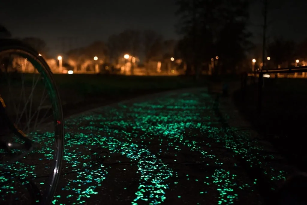 Criação de mexicano deixa asfalto iluminado com cimento sustentável