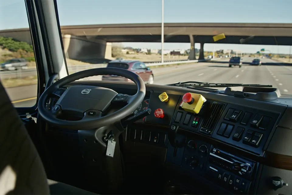 Saiba porque as transportadoras estão querendo comprar caminhões que não precisam de motoristas