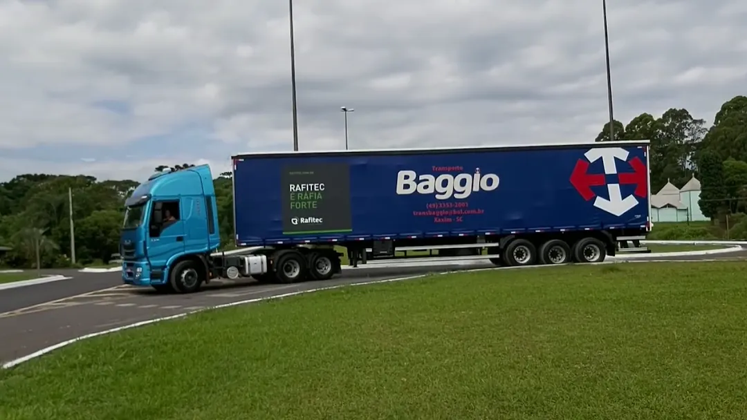 Transportadora Baggio abre processo seletivo para motorista carreteiro